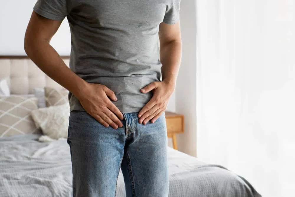 أسباب ألم الخصية اليسرى: الدليل الكامل للتشخيص والعلاج