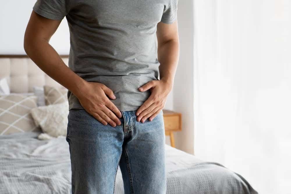 أسباب ألم الخصية اليسرى: الدليل الكامل للتشخيص والعلاج